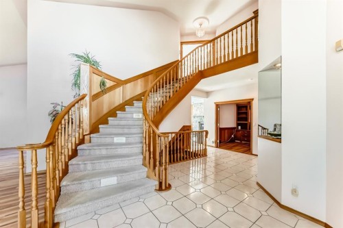 17 Santana Manor Nw, Calgary, AB - Indoor Photo Showing Other Room