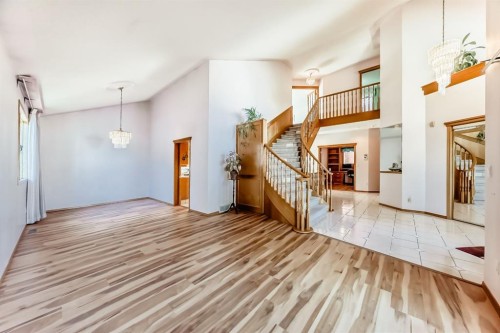 17 Santana Manor Nw, Calgary, AB - Indoor Photo Showing Other Room