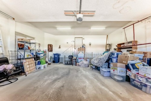 17 Santana Manor Nw, Calgary, AB - Indoor Photo Showing Garage