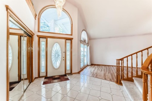 17 Santana Manor Nw, Calgary, AB - Indoor Photo Showing Other Room