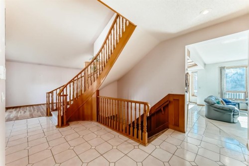 17 Santana Manor Nw, Calgary, AB - Indoor Photo Showing Other Room