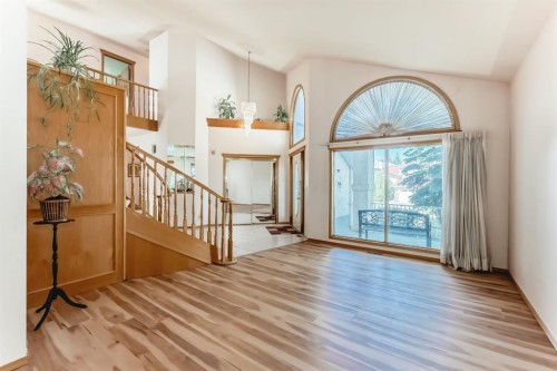 17 Santana Manor Nw, Calgary, AB - Indoor Photo Showing Other Room