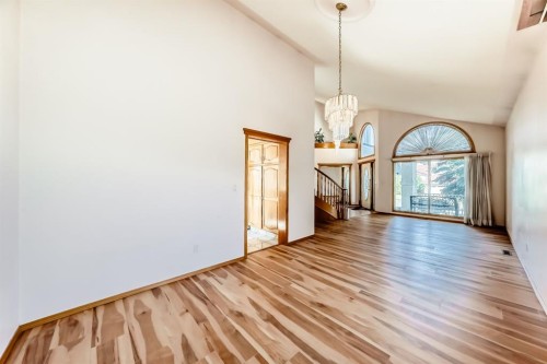 17 Santana Manor Nw, Calgary, AB - Indoor Photo Showing Other Room