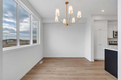 1497 Rangeview Drive Se, Calgary, AB - Indoor Photo Showing Kitchen