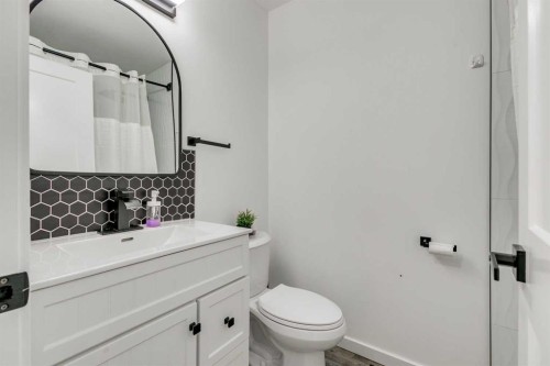 1807 Summerfield Boulevard Se, Airdrie, AB - Indoor Photo Showing Bathroom