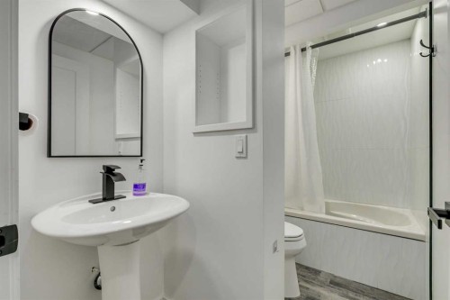 1807 Summerfield Boulevard Se, Airdrie, AB - Indoor Photo Showing Bathroom