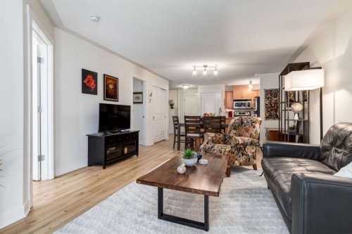 216-2233 34 Avenue Sw, Calgary, AB - Indoor Photo Showing Living Room
