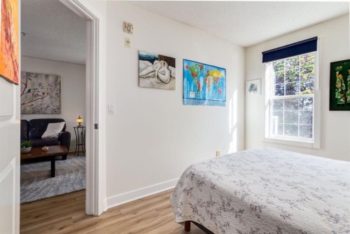 216-2233 34 Avenue Sw, Calgary, AB - Indoor Photo Showing Bedroom