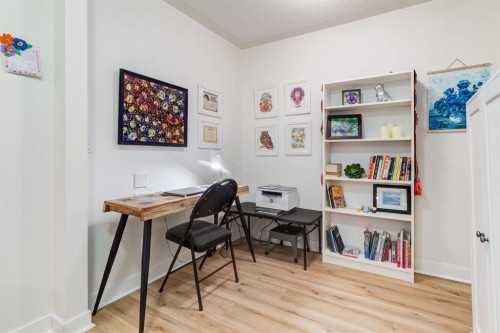 216-2233 34 Avenue Sw, Calgary, AB - Indoor Photo Showing Office