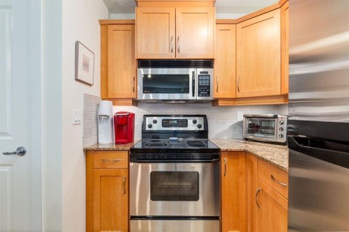 216-2233 34 Avenue Sw, Calgary, AB - Indoor Photo Showing Kitchen With Stainless Steel Kitchen