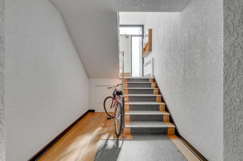 1216 15 Avenue Sw, Calgary, AB - Indoor Photo Showing Other Room