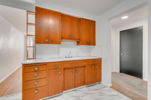 1216 15 Avenue Sw, Calgary, AB - Indoor Photo Showing Kitchen