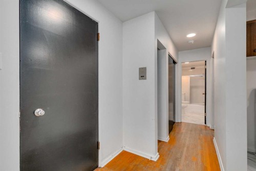 1216 15 Avenue Sw, Calgary, AB - Indoor Photo Showing Other Room