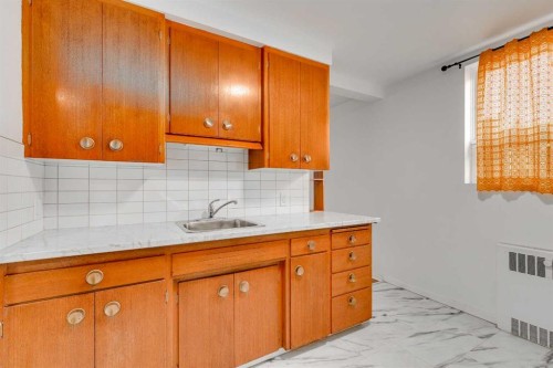 1216 15 Avenue Sw, Calgary, AB - Indoor Photo Showing Kitchen