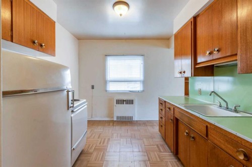 1216 15 Avenue Sw, Calgary, AB - Indoor Photo Showing Kitchen