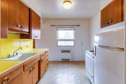 1216 15 Avenue Sw, Calgary, AB - Indoor Photo Showing Kitchen