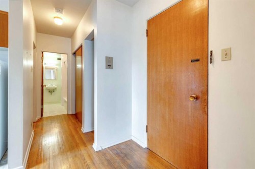 1216 15 Avenue Sw, Calgary, AB - Indoor Photo Showing Other Room