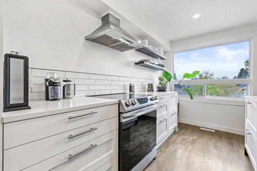 2126 18A Street Sw, Calgary, AB - Indoor Photo Showing Kitchen