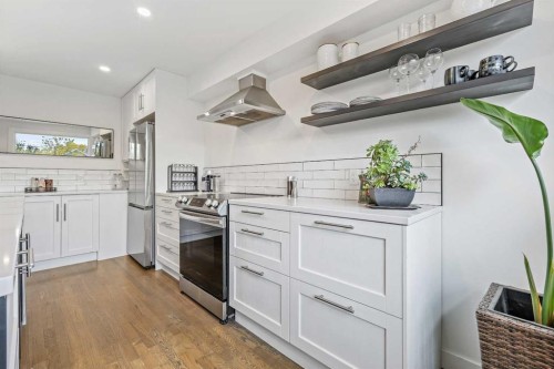 2126 18A Street Sw, Calgary, AB - Indoor Photo Showing Kitchen
