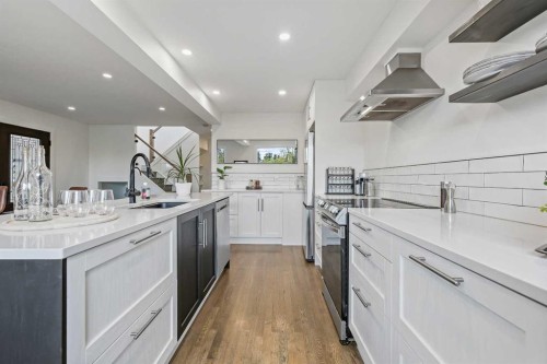 2126 18A Street Sw, Calgary, AB - Indoor Photo Showing Kitchen With Upgraded Kitchen