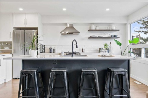 2126 18A Street Sw, Calgary, AB - Indoor Photo Showing Kitchen