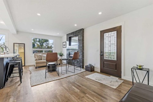 2126 18A Street Sw, Calgary, AB - Indoor Photo Showing Living Room