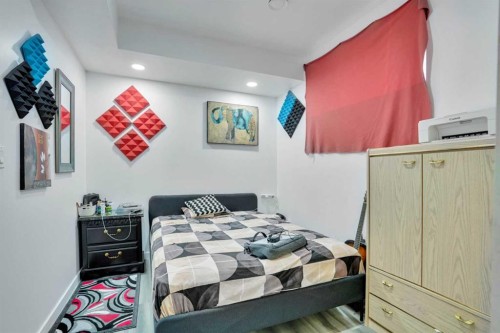 318 Redstone Crescent Ne, Calgary, AB - Indoor Photo Showing Bedroom