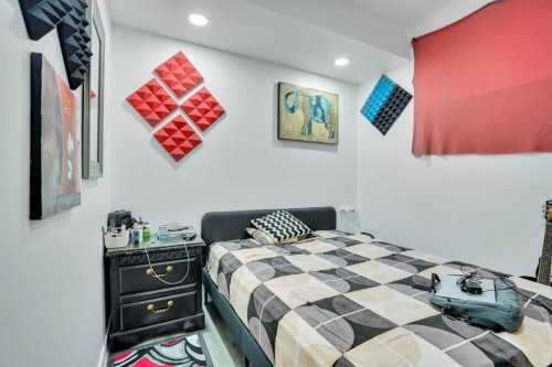 318 Redstone Crescent Ne, Calgary, AB - Indoor Photo Showing Bedroom