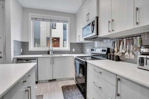 318 Redstone Crescent Ne, Calgary, AB - Indoor Photo Showing Kitchen