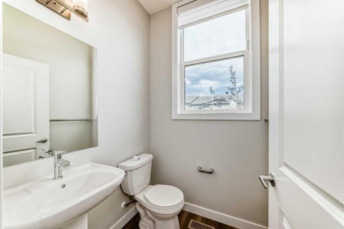 710 Sage Hill Grove Nw, Calgary, AB - Indoor Photo Showing Bathroom