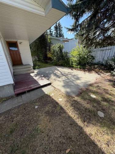11027 Bradbury Drive Sw, Calgary, AB - Outdoor