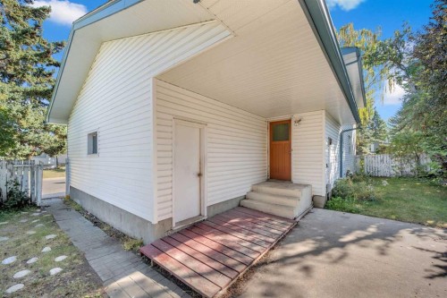 11027 Bradbury Drive Sw, Calgary, AB - Outdoor