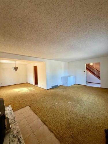 11027 Bradbury Drive Sw, Calgary, AB - Indoor Photo Showing Other Room