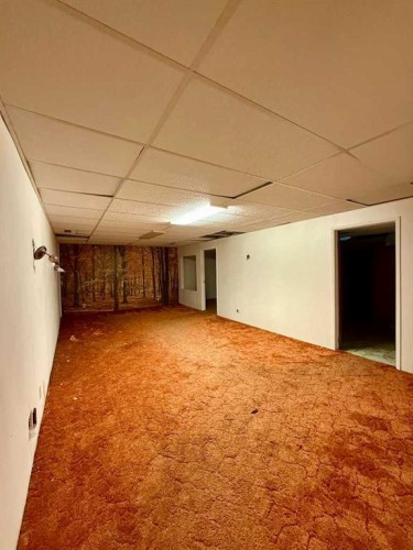 11027 Bradbury Drive Sw, Calgary, AB - Indoor Photo Showing Other Room