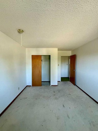 11027 Bradbury Drive Sw, Calgary, AB - Indoor Photo Showing Other Room