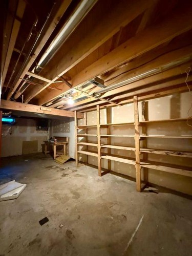 11027 Bradbury Drive Sw, Calgary, AB - Indoor Photo Showing Other Room