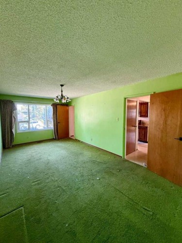 11027 Bradbury Drive Sw, Calgary, AB - Indoor Photo Showing Other Room