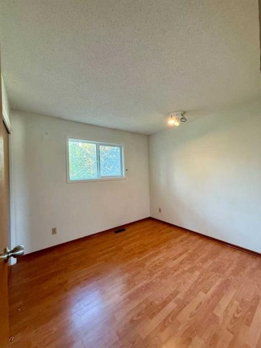 11027 Bradbury Drive Sw, Calgary, AB - Indoor Photo Showing Other Room