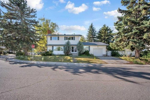 11027 Bradbury Drive Sw, Calgary, AB - Outdoor With Facade