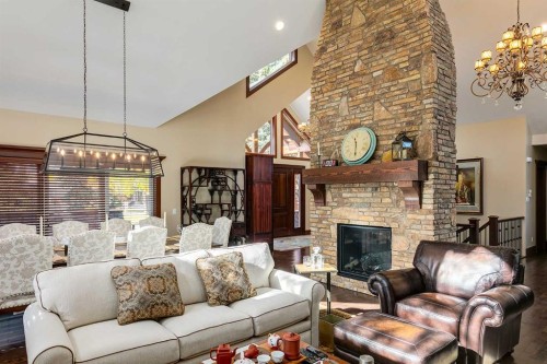 1661 St Andrews Place Nw, Calgary, AB - Indoor Photo Showing Living Room With Fireplace