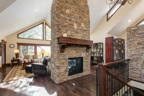1661 St Andrews Place Nw, Calgary, AB - Indoor Photo Showing Living Room With Fireplace