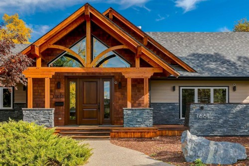 1661 St Andrews Place Nw, Calgary, AB - Outdoor With Facade