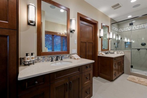 1661 St Andrews Place Nw, Calgary, AB - Indoor Photo Showing Bathroom