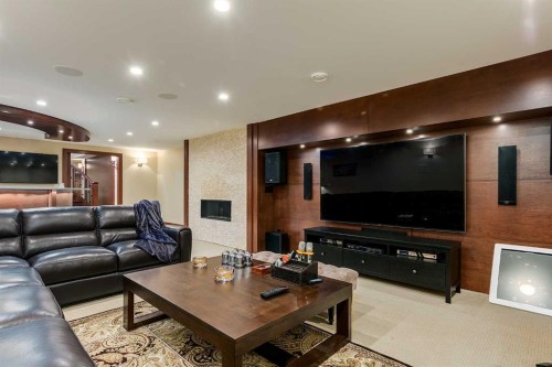 1661 St Andrews Place Nw, Calgary, AB - Indoor Photo Showing Living Room