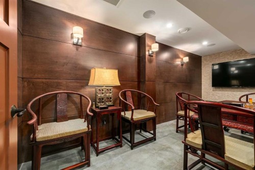 1661 St Andrews Place Nw, Calgary, AB - Indoor Photo Showing Other Room