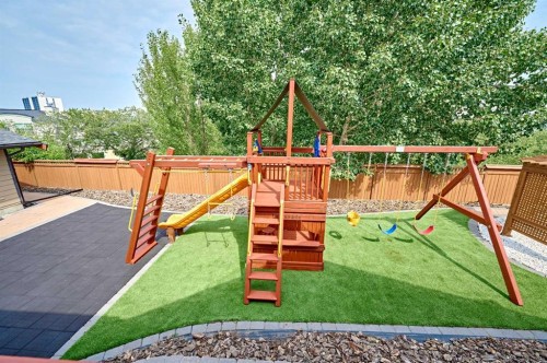 1661 St Andrews Place Nw, Calgary, AB - Outdoor With Backyard