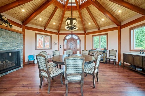 1661 St Andrews Place Nw, Calgary, AB - Indoor Photo Showing Dining Room With Fireplace