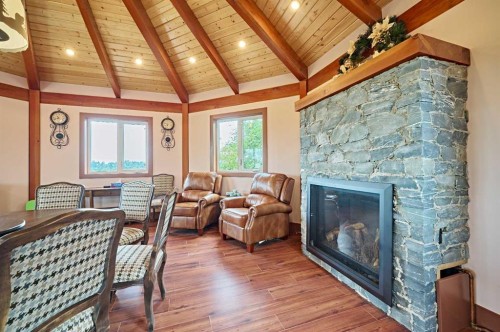 1661 St Andrews Place Nw, Calgary, AB - Indoor Photo Showing Living Room With Fireplace