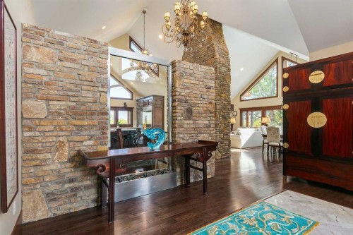 1661 St Andrews Place Nw, Calgary, AB - Indoor Photo Showing Other Room