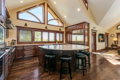 1661 St Andrews Place Nw, Calgary, AB - Indoor Photo Showing Kitchen With Upgraded Kitchen
